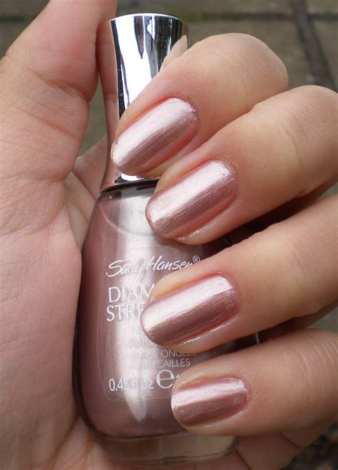 nude shimmer nail polish